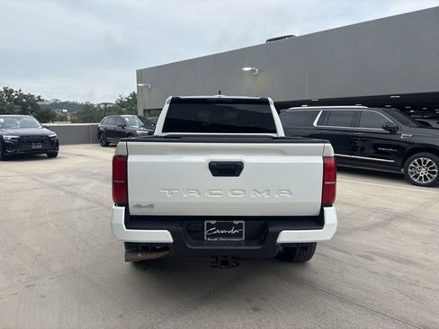 Used 2025 Toyota Tacoma SR5 AWD/4WD image 7