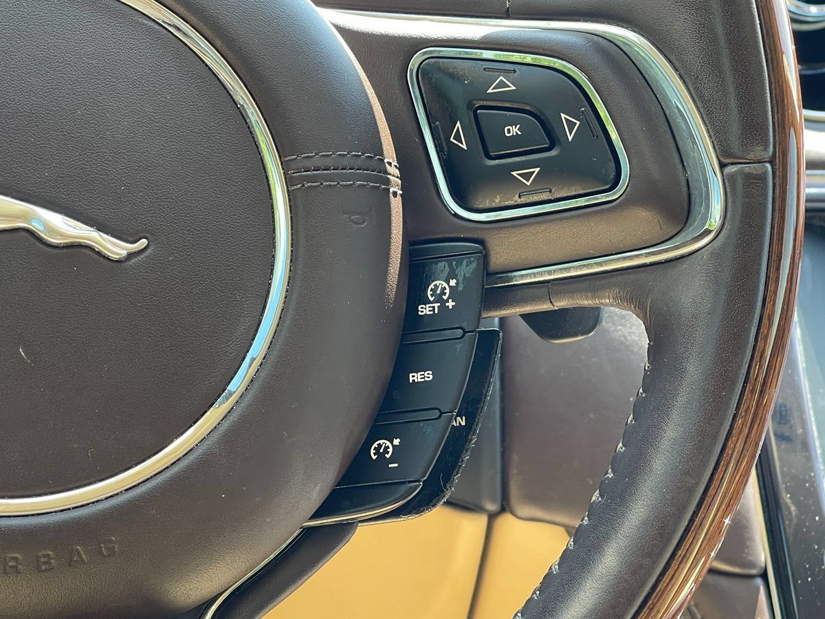 Used 2012 Jaguar XJ RWD image 28
