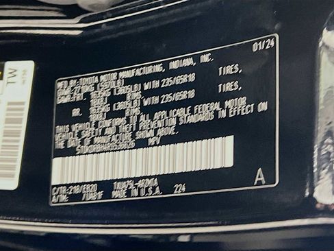 Used 2024 Toyota Highlander XLE image 32