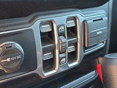 Used 2021 Jeep Gladiator Willys image 23