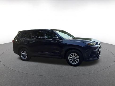 Used 2025 Toyota Grand Highlander FWD image 3