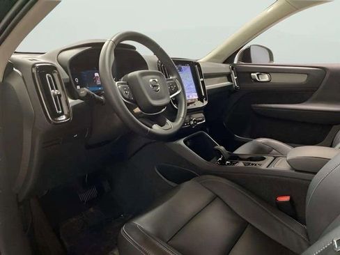 Used 2025 Volvo XC40 B5 Core image 45