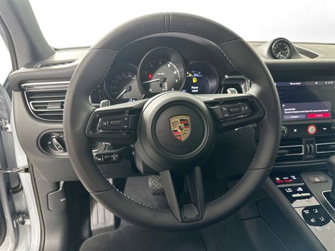 Certified 2025 Porsche Macan image 20