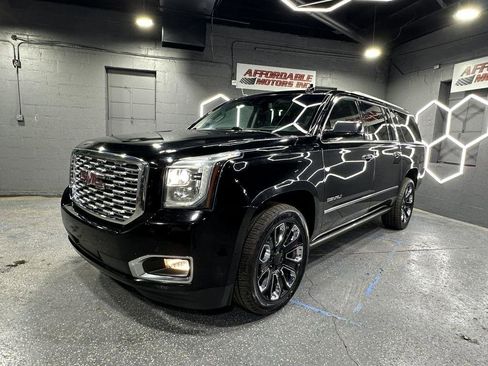 Used 2018 GMC Yukon XL Denali w/ Denali Ultimate Package image 3