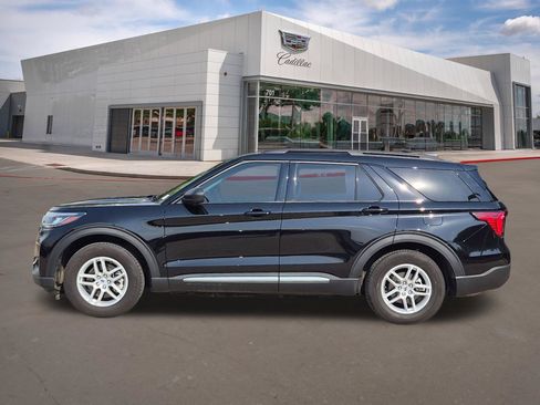 Used 2025 Ford Explorer Active w/ Active Comfort Package RWD image 3