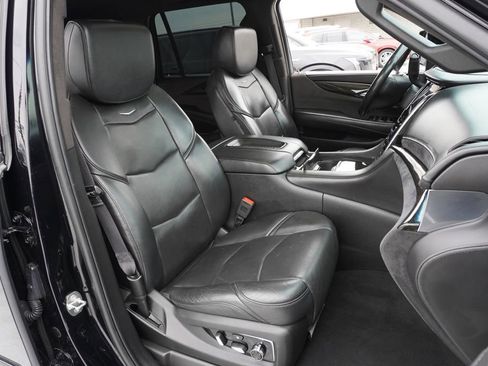 Used 2018 Cadillac Escalade Platinum image 13