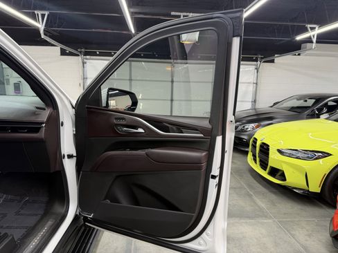 Used 2023 Cadillac Escalade Sport Platinum w/ LPO, ONYX Package image 29