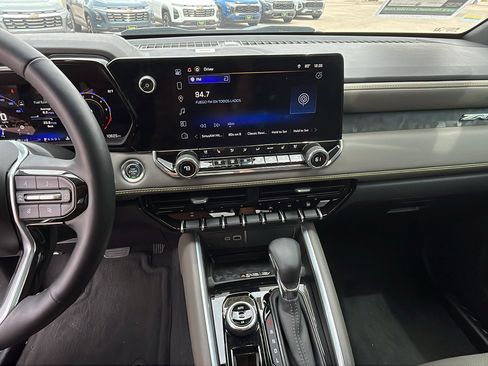 Used 2025 Chevrolet Colorado ZR2 w/ Technology Package image 19