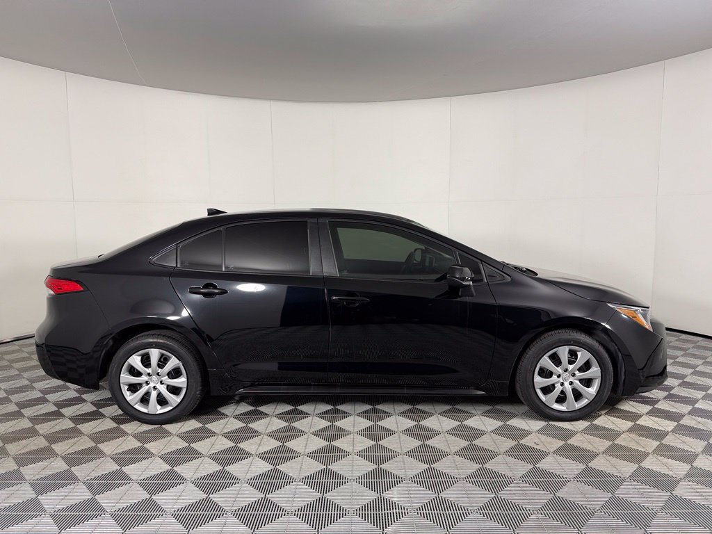 Used 2024 Toyota Corolla LE FWD image 5
