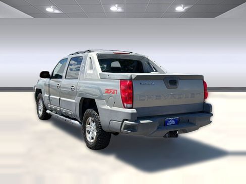 Used 2002 Chevrolet Avalanche 4x4 w/ Off-Road Suspension Pkg image 3