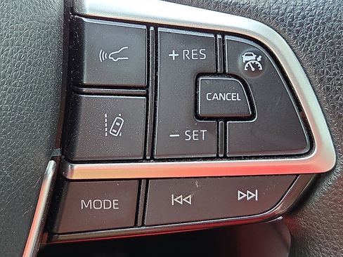 Used 2023 Toyota Highlander L image 21