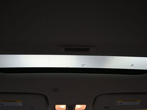 Certified 2025 Hyundai Venue SEL image 11