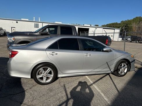Used 2013 Toyota Camry SE image 6