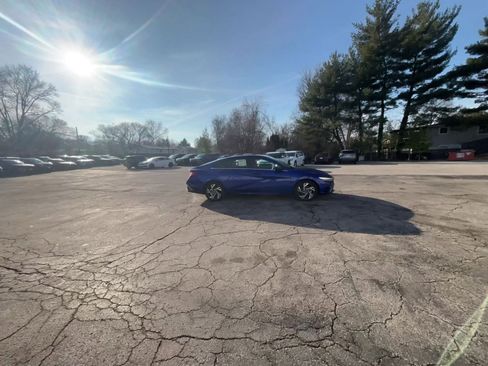 Used 2025 Hyundai Elantra SEL image 10