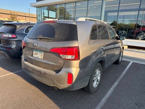 Used 2015 Kia Sorento LX AWD/4WD image 2