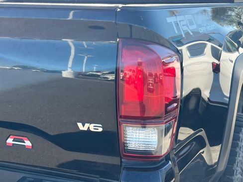 Used 2019 Toyota Tacoma TRD Off-Road w/ Technology Package image 18