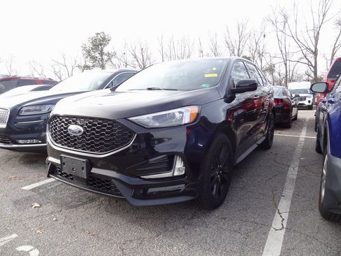 Used 2022 Ford Edge ST-Line w/ Class II Trailer Tow Package image 3