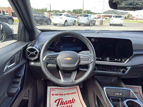 Used 2025 Chevrolet Equinox LT w/ Convenience Package II image 10