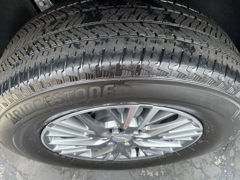 Used 2025 Chevrolet Traverse LT image 34