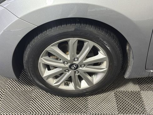Used 2015 Hyundai Elantra SE w/ Option Group 02 image 12