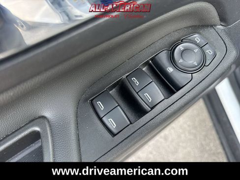 Used 2023 Chevrolet Equinox LT image 22