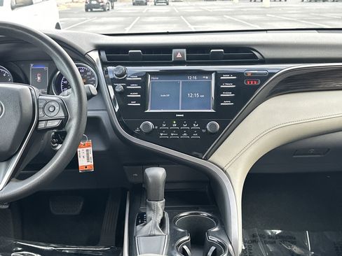 Used 2020 Toyota Camry LE image 29