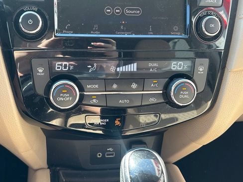 Used 2018 Nissan Rogue SV FWD image 14