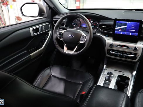 Used 2021 Ford Explorer XLT w/ Equipment Group 202A image 25