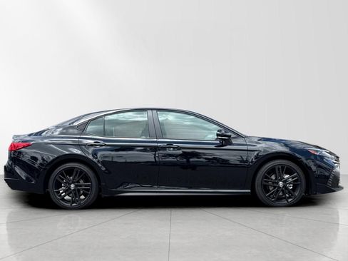 Used 2026 Toyota Camry Hybrid w/ Convenience Package FWD image 4