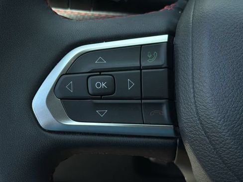 Used 2025 Jeep Compass Trailhawk AWD/4WD image 31
