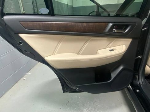 Used 2019 Subaru Outback 2.5i Limited AWD/4WD image 8