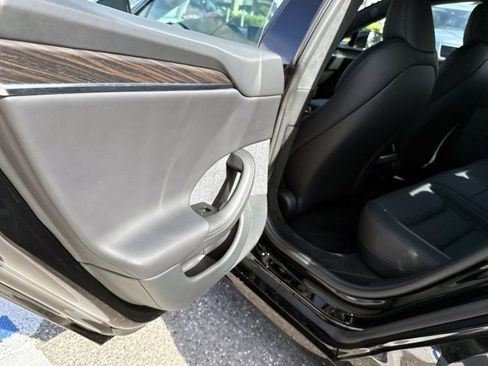 Used 2021 Tesla Model S Plaid image 11