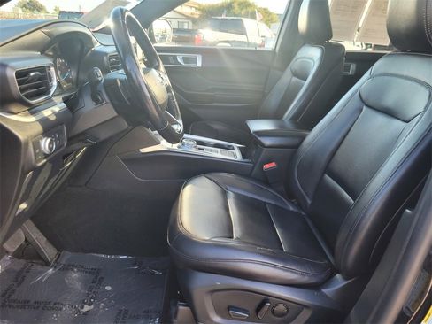 Used 2020 Ford Explorer XLT w/ Equipment Group 202A image 16