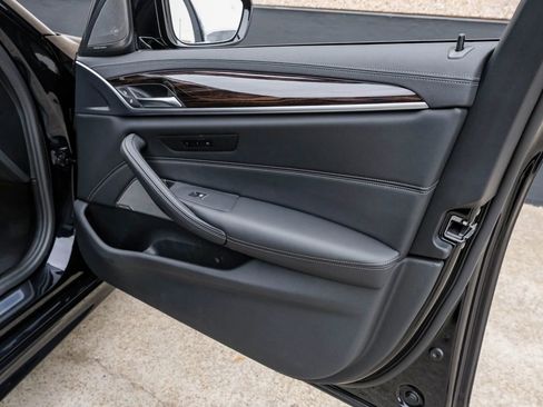 Used 2023 BMW M550i xDrive w/ Executive Package image 58