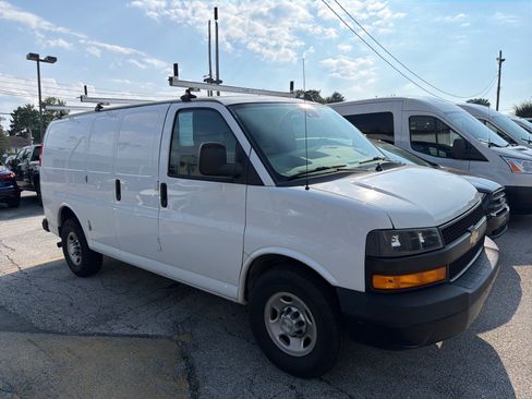 Used 2021 Chevrolet Express 2500 w/ Driver Convenience Package RWD image 3