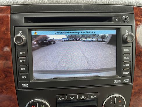 Used 2009 Chevrolet Suburban LTZ image 19