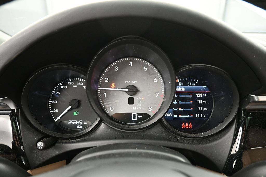Certified 2024 Porsche Macan S AWD/4WD image 18