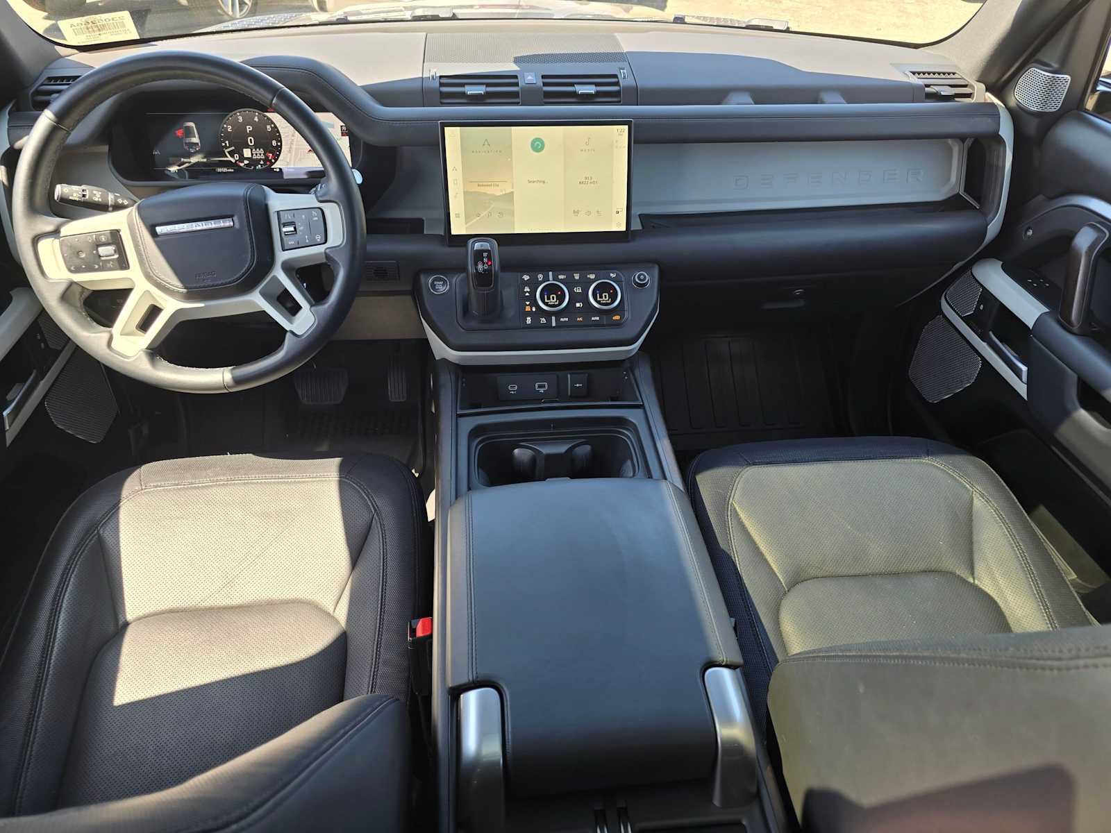 Used 2024 Land Rover Defender 130 X-Dynamic SE AWD/4WD image 18