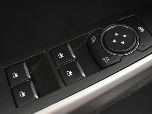 Used 2023 Ford Explorer XLT AWD/4WD image 13