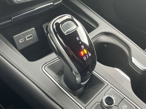 Used 2024 Cadillac XT4 Premium Luxury image 8