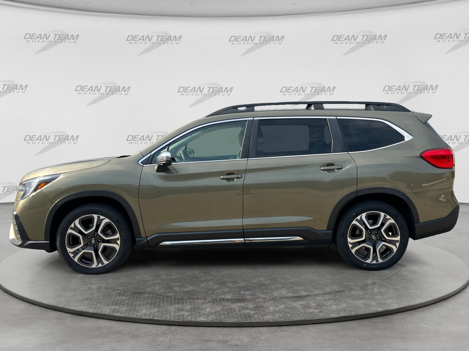Used 2023 Subaru Ascent Limited w/ Technology Package AWD/4WD image 4