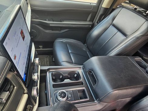 Used 2024 Ford Expedition XLT RWD image 14