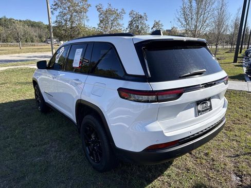 Used 2024 Jeep Grand Cherokee Altitude image 5