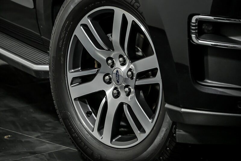 Used 2022 Ford Expedition Limited AWD/4WD image 3