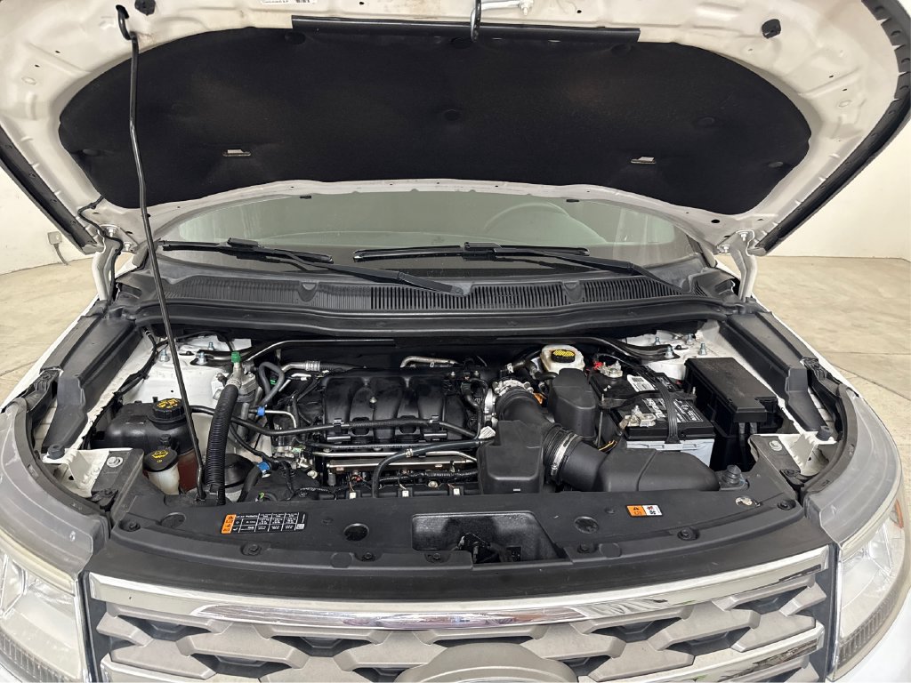 Used 2018 Ford Explorer XLT FWD image 20