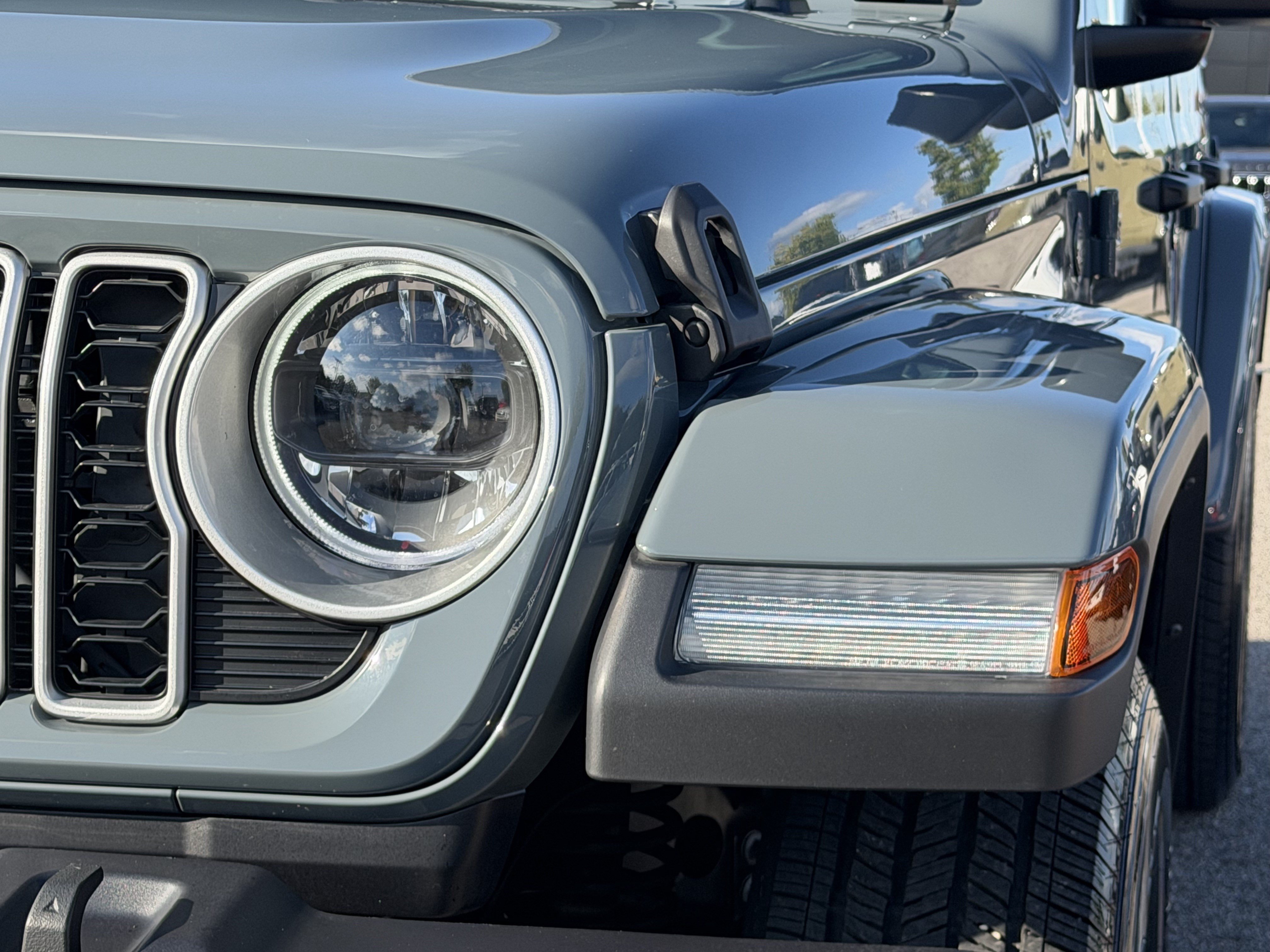 Used 2026 Jeep Wrangler Unlimited Sahara AWD/4WD image 6