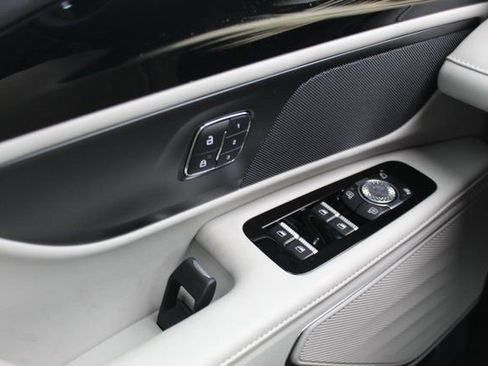 New 2026 Lincoln Nautilus Premier image 17