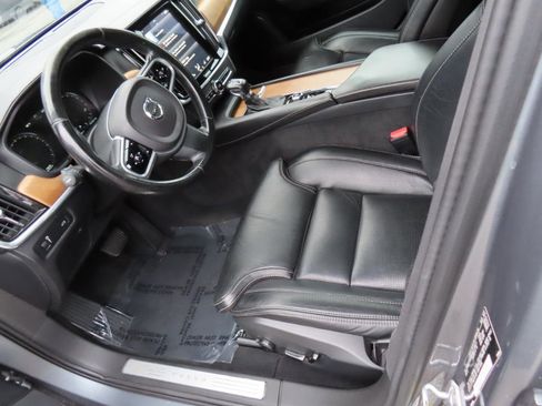 Used 2018 Volvo S90 T6 Inscription w/ Convenience Package image 21