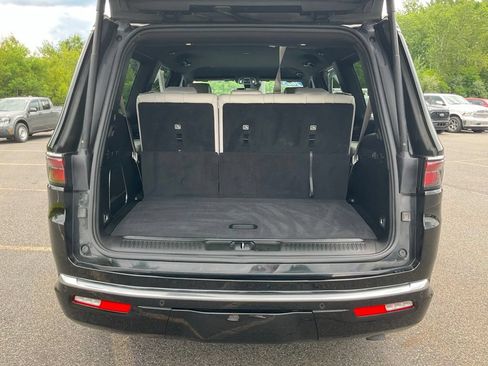 Used 2025 Jeep Wagoneer Series II AWD/4WD image 26