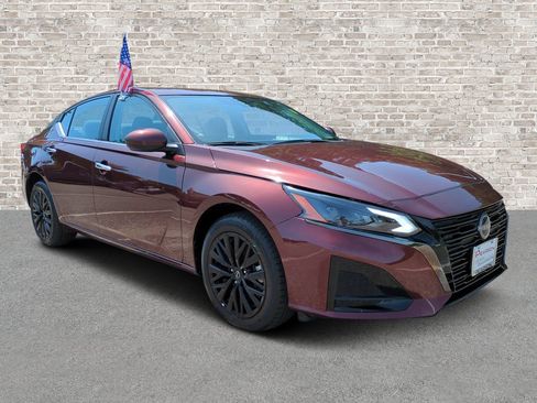 Used 2025 Nissan Altima 2.5 SV w/ SV Special Edition Package AWD/4WD image 1